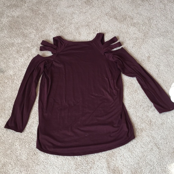 Rock & Republic Cold Shoulder Top - Picture 3 of 8